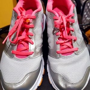 Nike Sniker  Suze 6.5Y